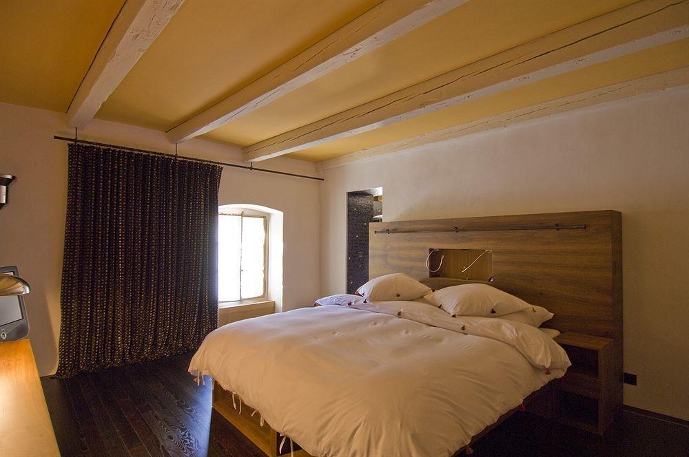 Chateau Le Rosey Hotel Nyon Buitenkant foto
